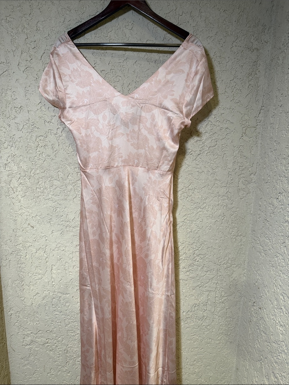 Petal + Pup Blush Floral Satin Maxi Dress NWT Size S - Picture 4 of 5